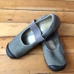 Keen Sienna canvas flats